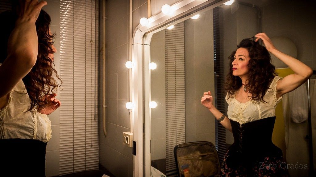 Carmen París en el camerino