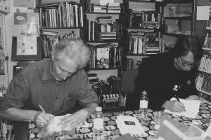 Bruno Montané y Antonio Cordero firmando ejemplares de sus obras. (Foto: Sandra Lario)