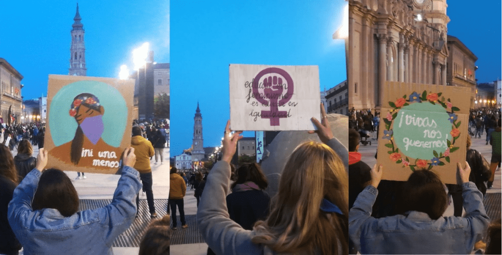 Carteles feministas en la Plaza del Pilar durante el 8 de marzo de 2021