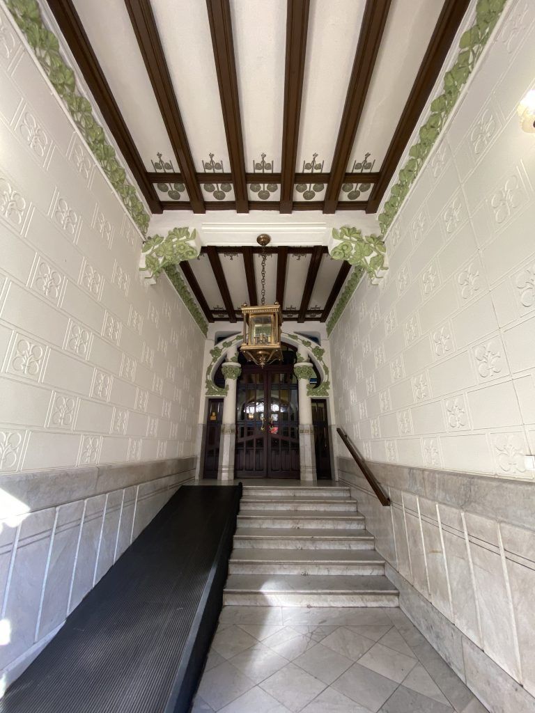 Portal de paseo Sagasta que sirve como portada para el artículo