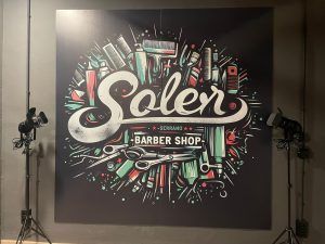 Barbería y logo “Soler BarberShop”. Foto :Marta Franco.