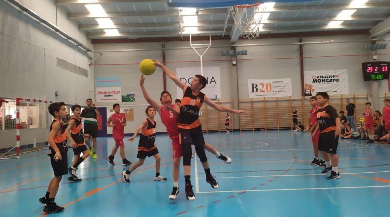 Chicos y chicas de baloncesto base