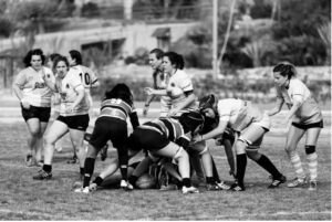 Mujeres jugando a rugby