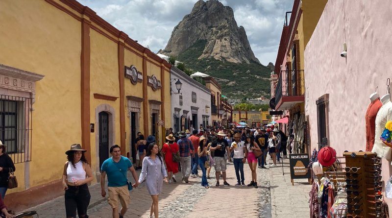 Turistas en Bernal