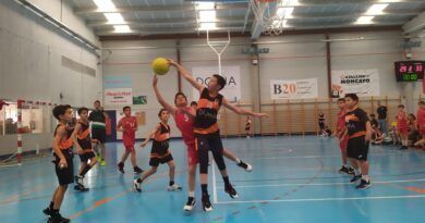 Chicos y chicas de baloncesto base