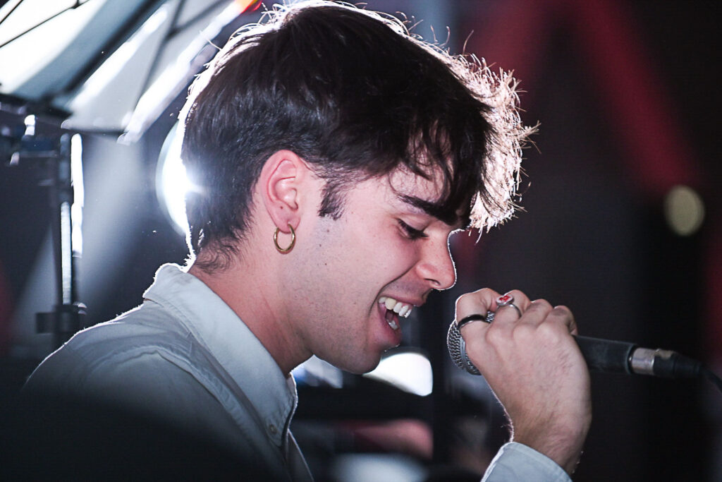 Arey, cantante